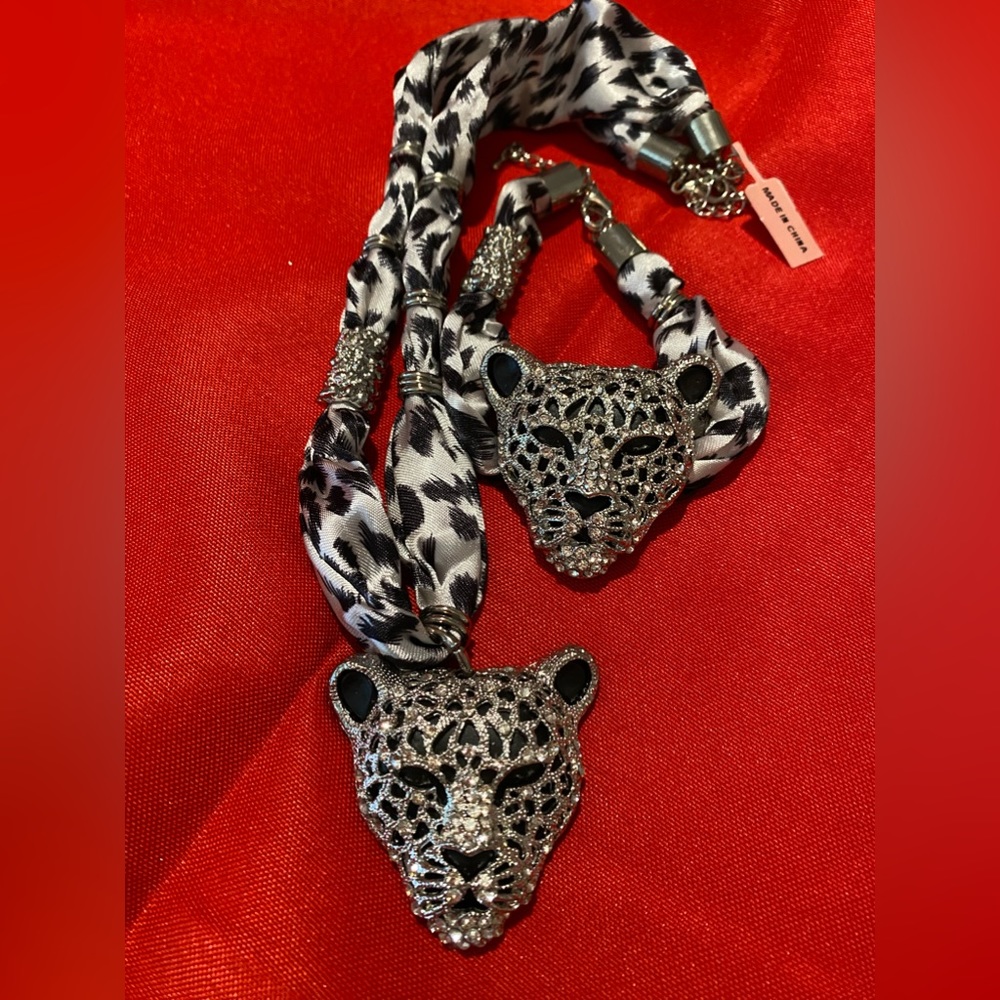 Big Cat Sparkling Austrian Crystal and Florentine Necklace and Bracelet Set